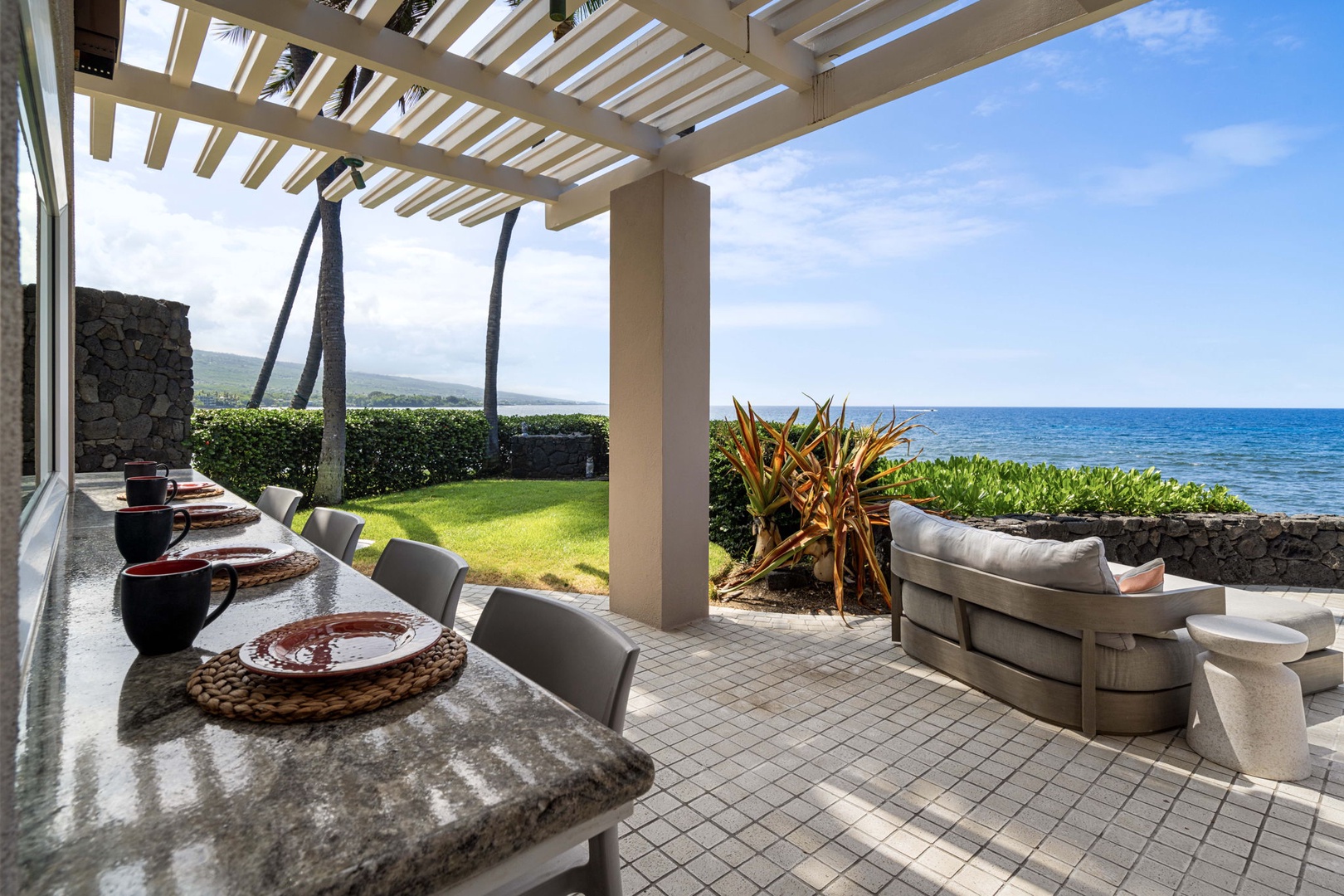 Kailua Kona Vacation Rentals, Ali'i Point #9 - Dine outdoors with the symphony of the ocean crashing along the shoreline