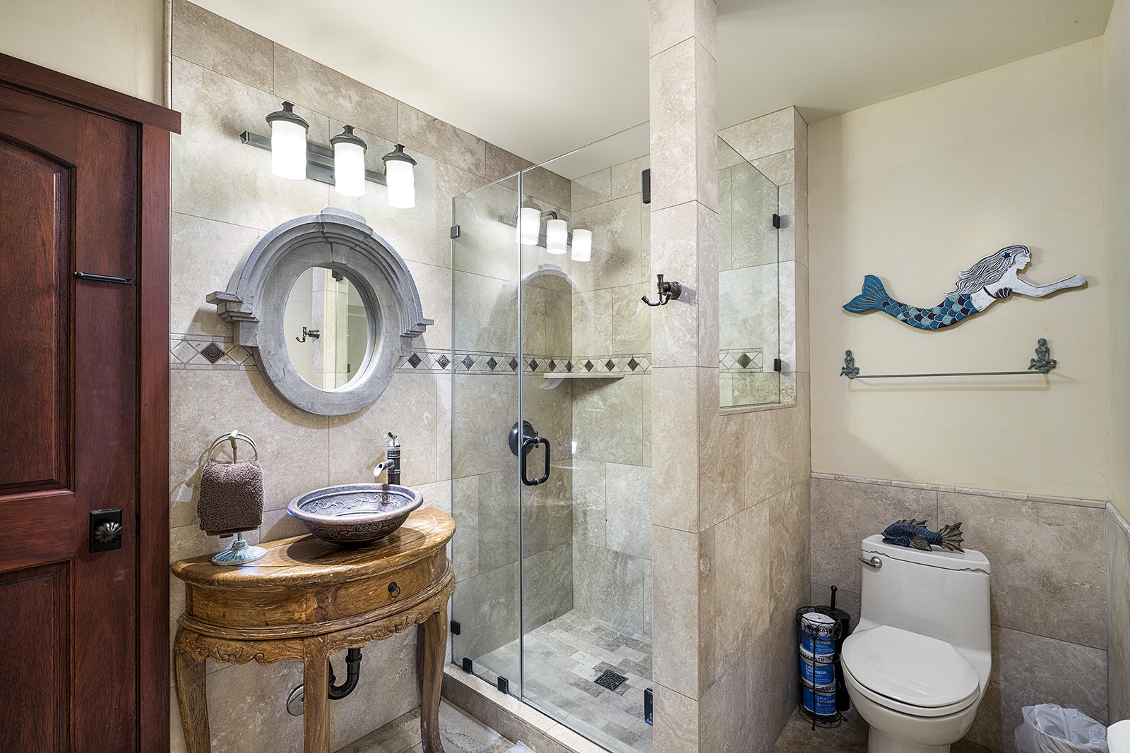 Kailua Kona Vacation Rentals, Mermaid Cove - Guest bathroom with access from the bedroom and pool area