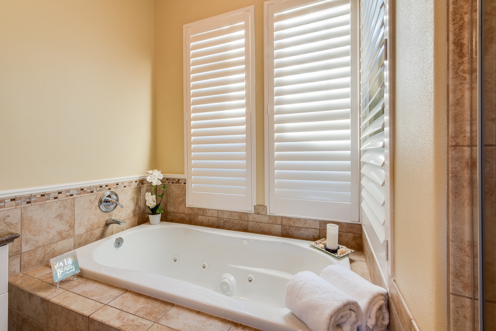 Kamuela Vacation Rentals, Kulalani 1701 at Mauna Lani - Relax in peace in the jacuzzi