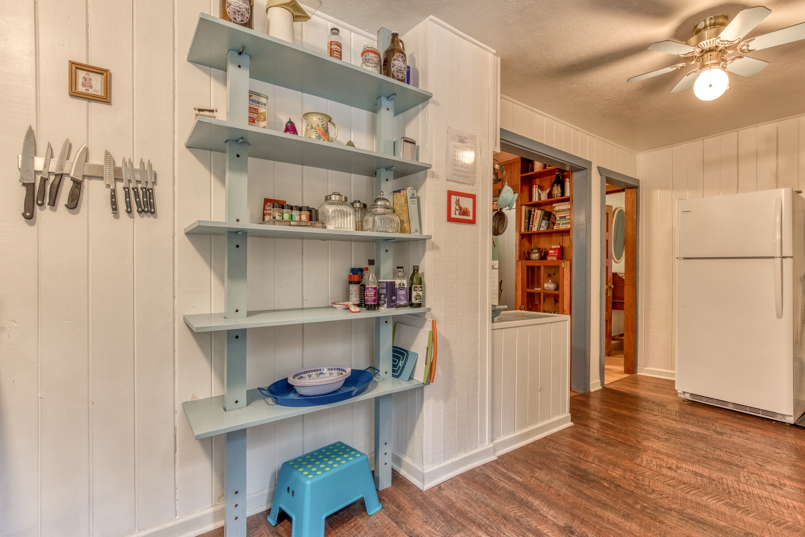 Brightwood Vacation Rentals, Springbrook Cabin - Fully stocked kitchen shelf