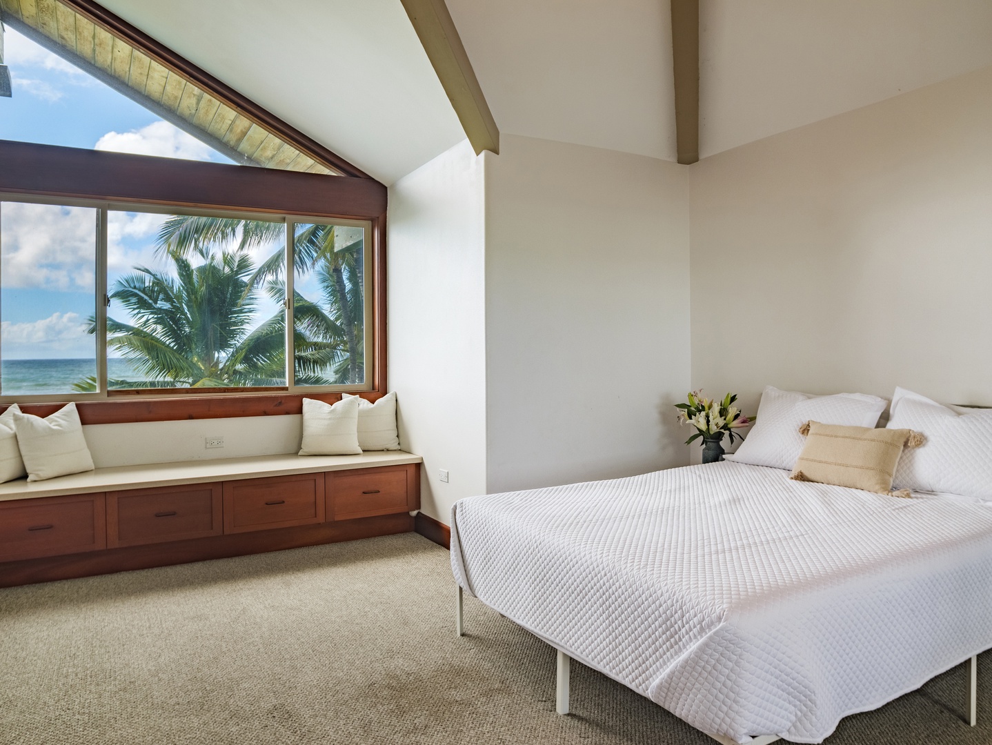Waianae Vacation Rentals, Konishiki Beachhouse - Guest suite with a nice window seat, a nice spot to read a book or a drink at night.