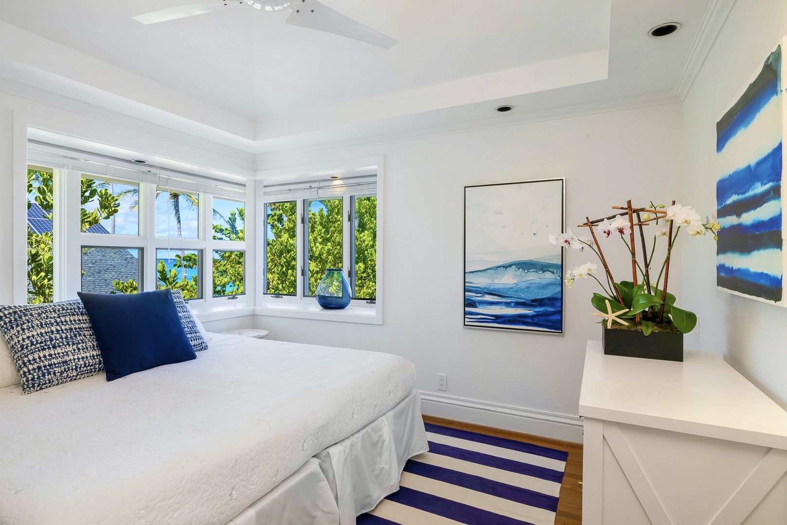 Kailua Vacation Rentals, Lanikai Seashore - Upstairs guest bedroom with king bed