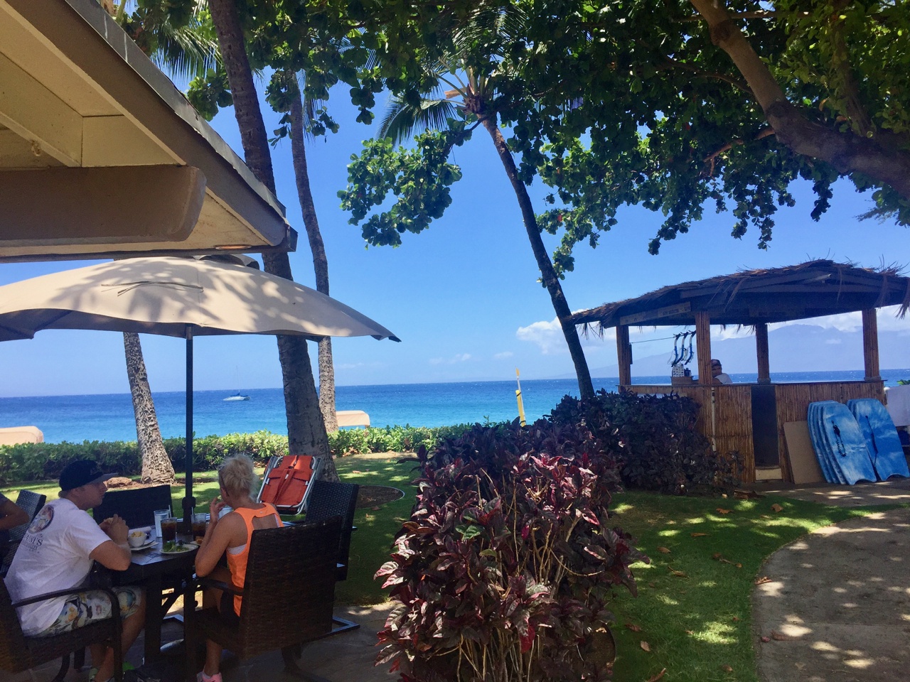 Lahaina Vacation Rentals, Maui Kaanapali Villas 292 - Castaway Cafe Oceanfront Dining