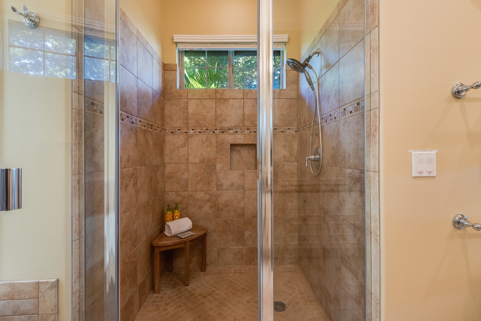 Kamuela Vacation Rentals, Kulalani 1701 at Mauna Lani - Spacious Glass Shower in Downstairs Ensuite