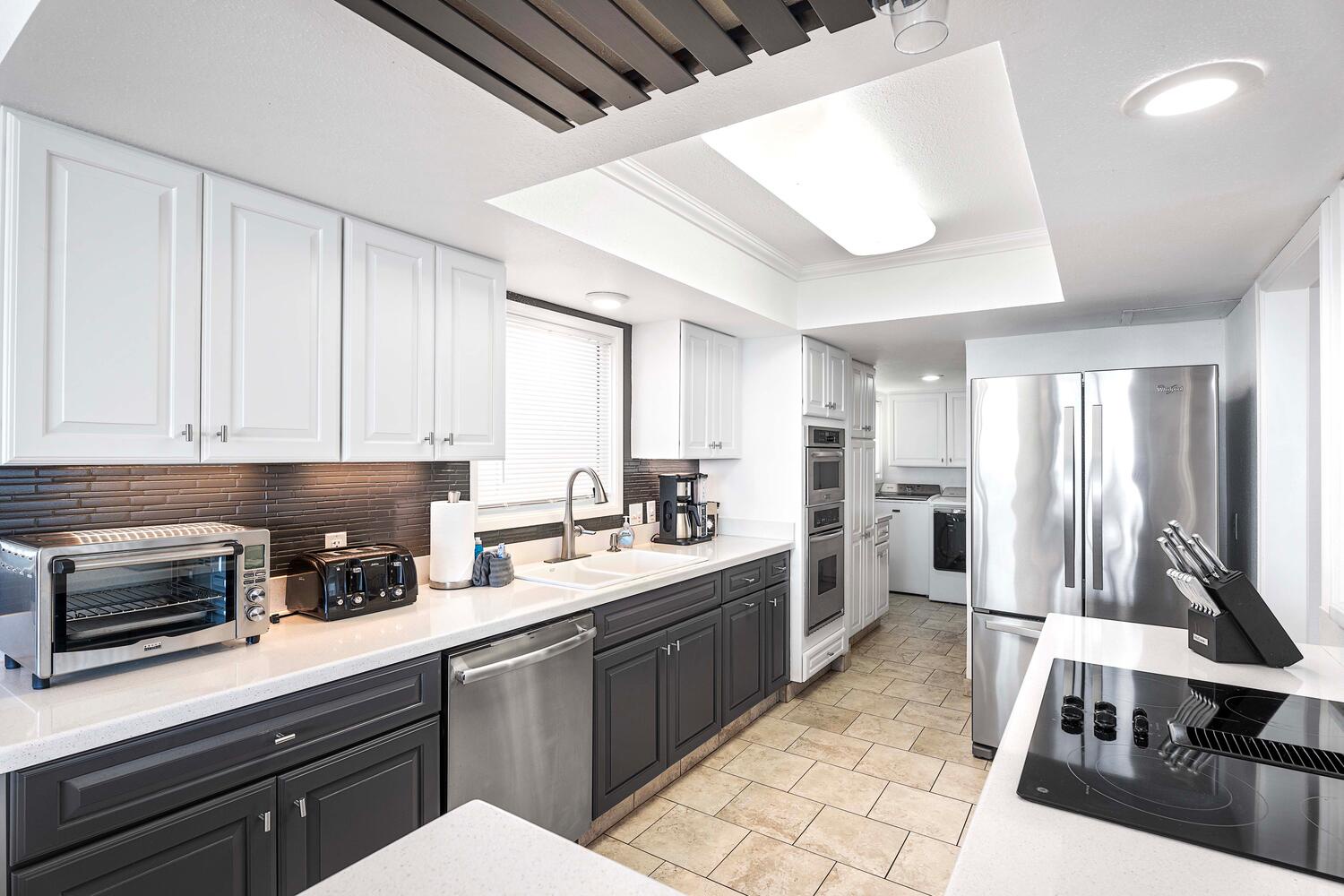 Kailua Kona Vacation Rentals, Hale Kai O'Kona #7 - Two tone cabinets, and plentiful counter space makes meal preparation a breeze.