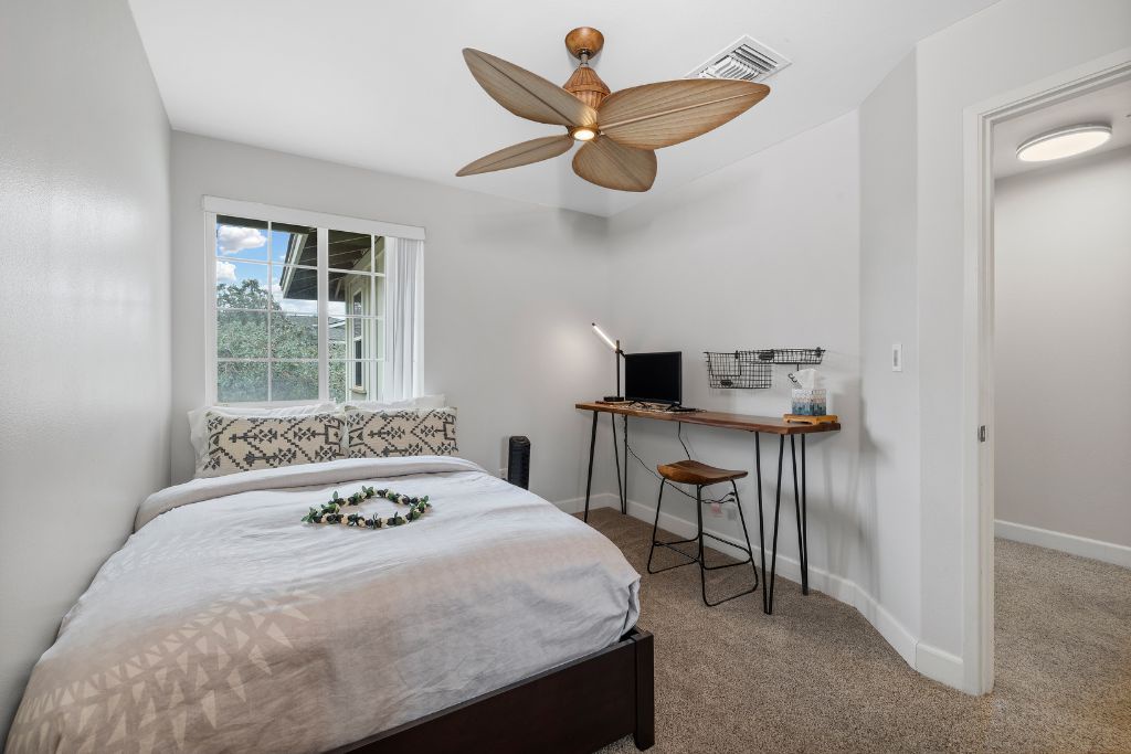 Kapolei Vacation Rentals, Hillside Villas 1534-2 - The second guest bedroom has a dedicated work station, double-sized bed, garden views and central AC