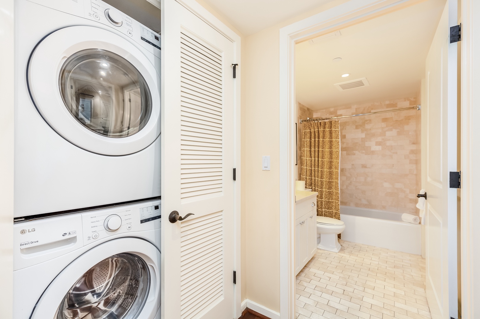 Kahuku Vacation Rentals, Turtle Bay Villas 201 - Laundry corner