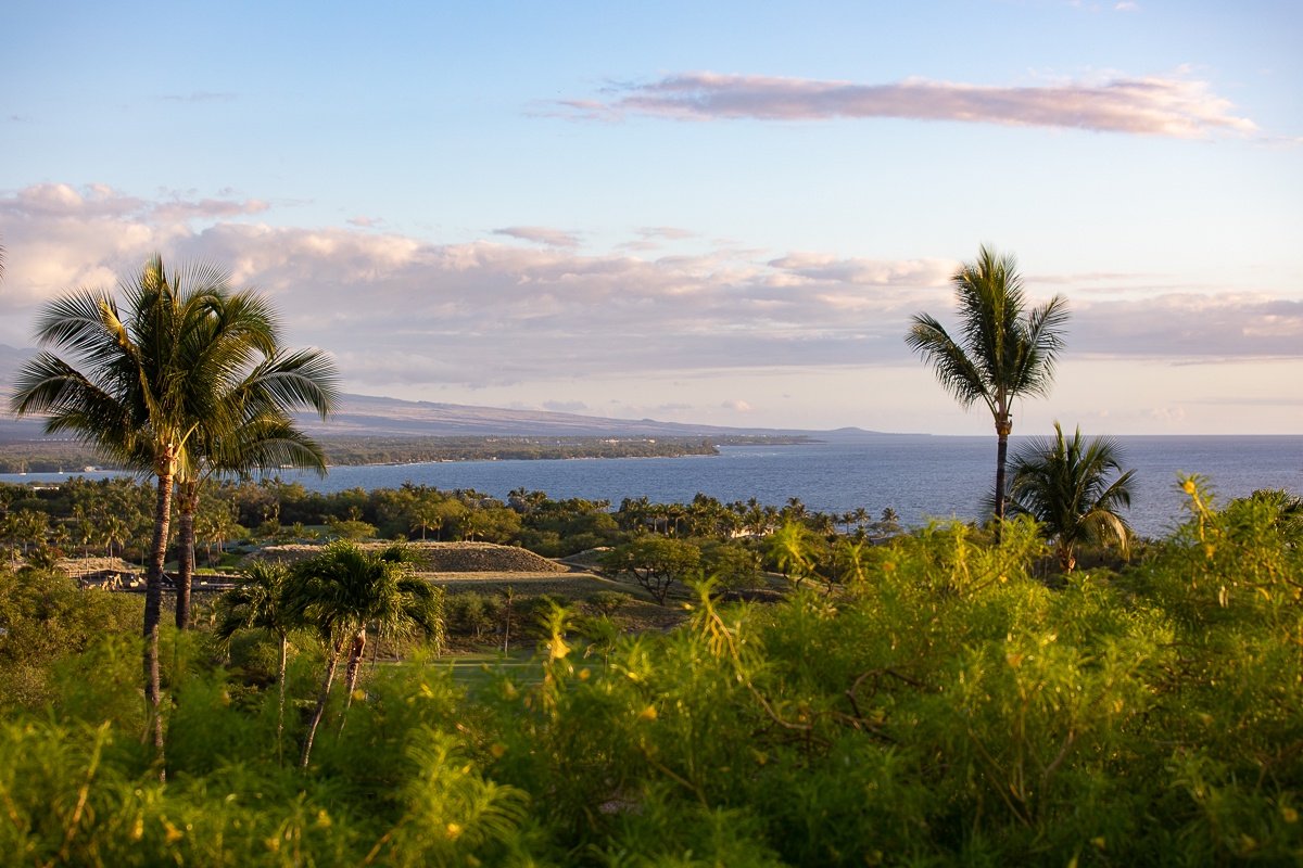 Kamuela Vacation Rentals, Mauna Kea Villas #13 - Lush tropical scenery meets breathtaking ocean horizons for a true Hawaiian escape.
