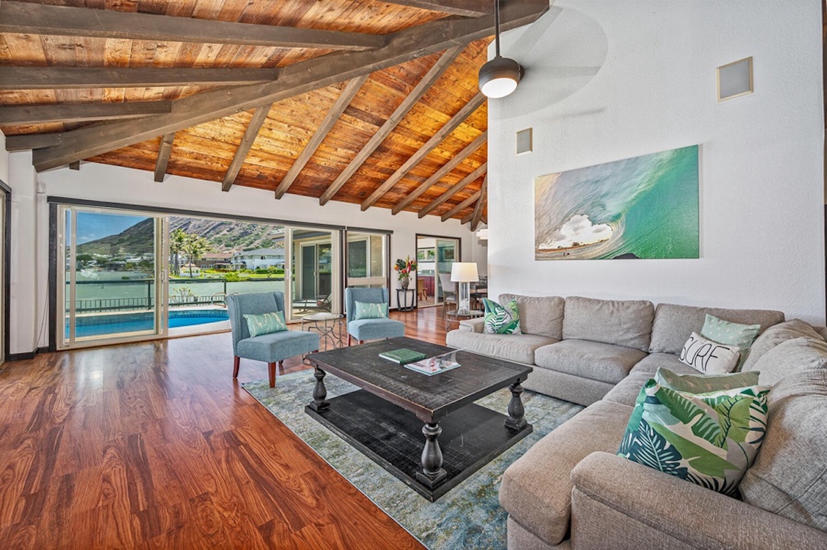 Honolulu Vacation Rentals, Nani Wai - Main living room with pool and stunning marina views.