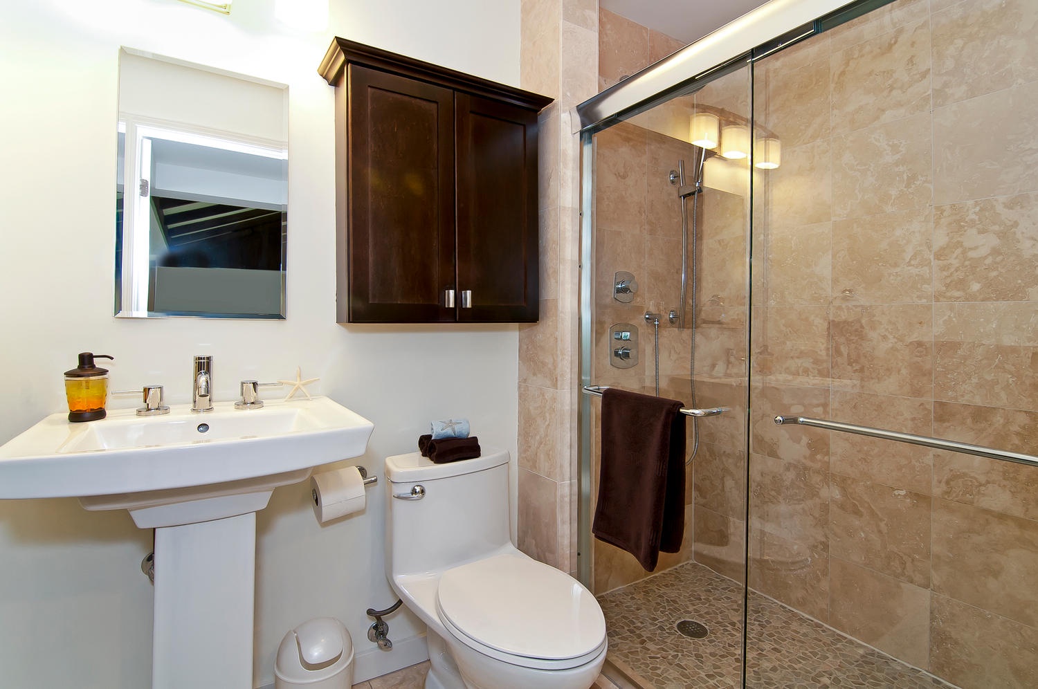 Honolulu Vacation Rentals, Kahala Lani - Main Shared Bath for House and Room Four