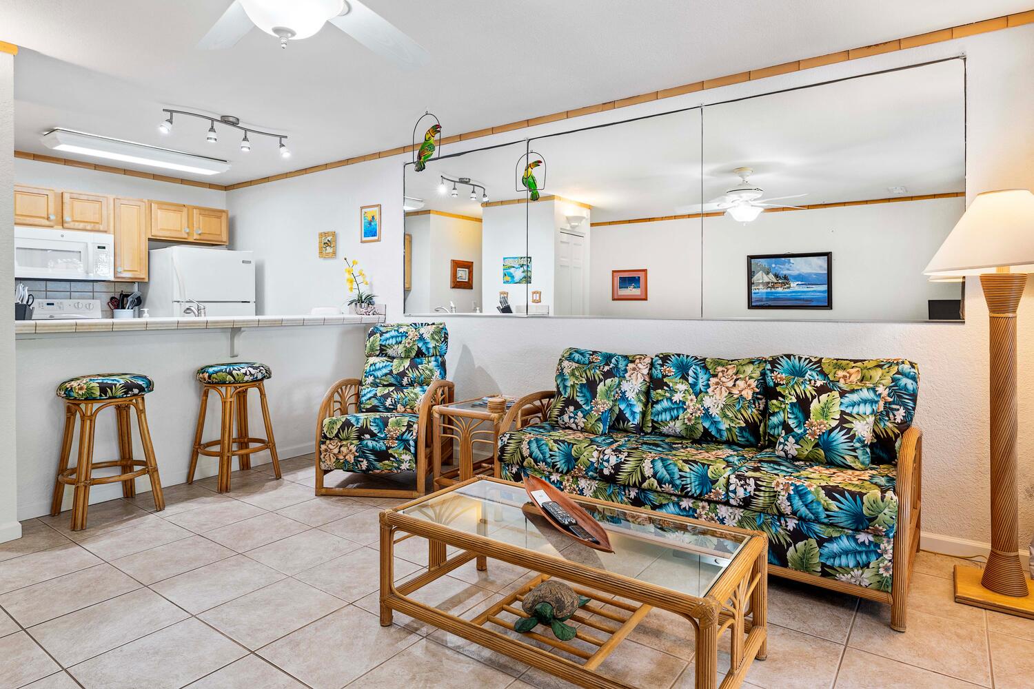 Kailua-Kona Vacation Rentals, Kona Reef B32 - The living area offers plush seating, TV and ceiling fan.