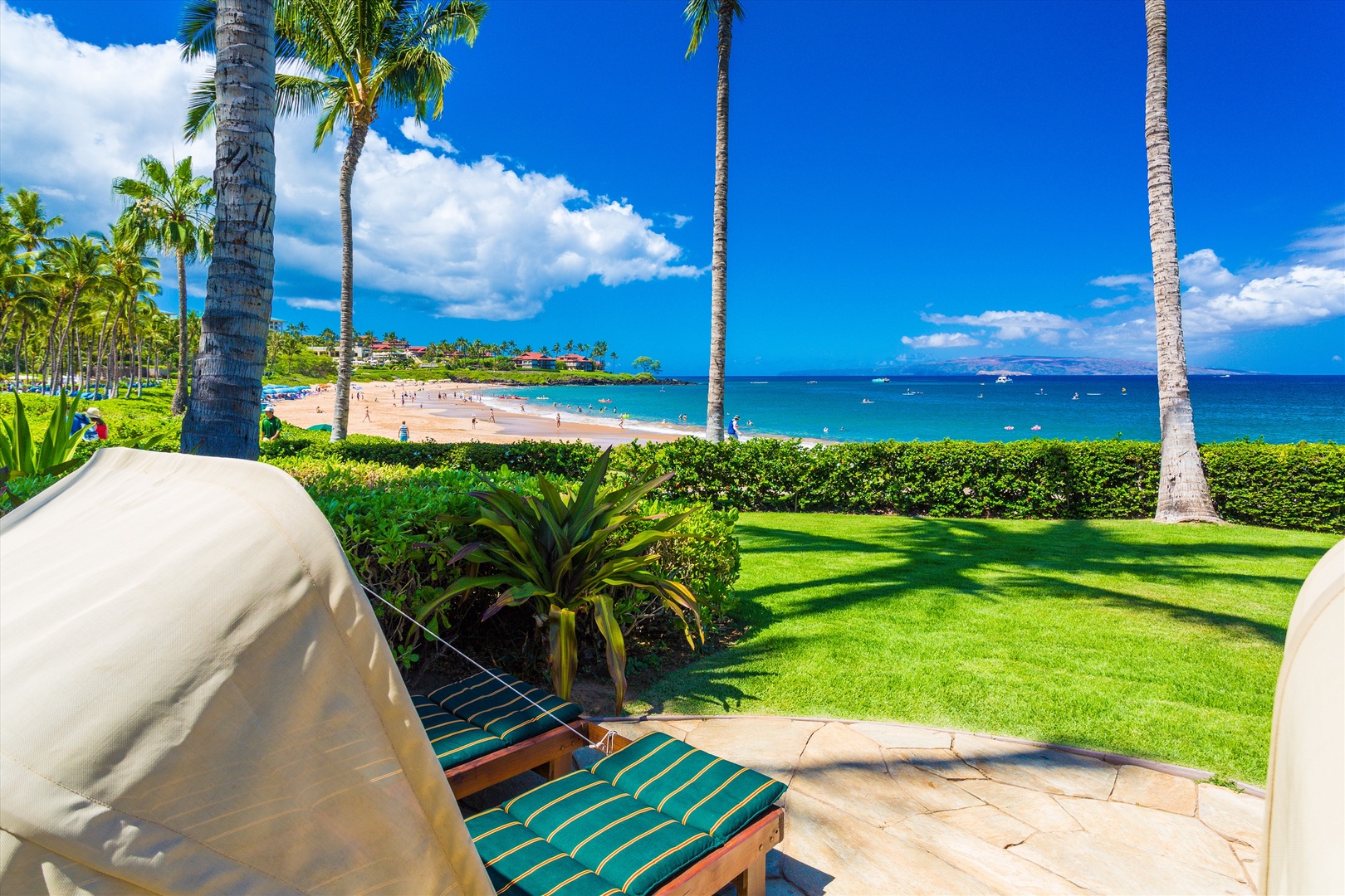 Wailea Vacation Rentals, Blue Ocean Suite H401 at Wailea Beach Villas* - Relax and Stay Cool Off in the Oceanside Private Cabana Chaise Lounge Chairs