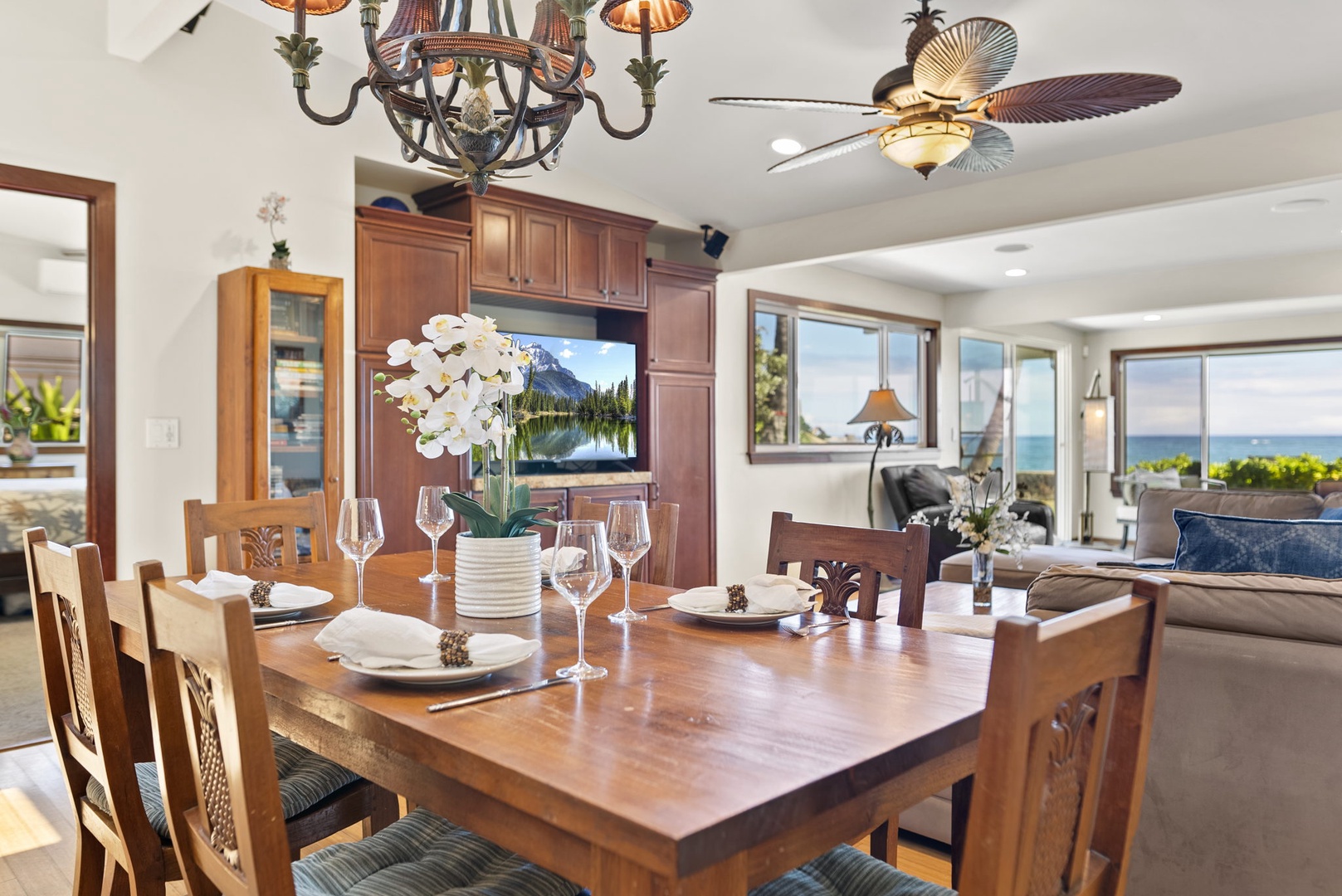 Waialua Vacation Rentals, Hale Oka Nunu - The dining table comfortably seats 6