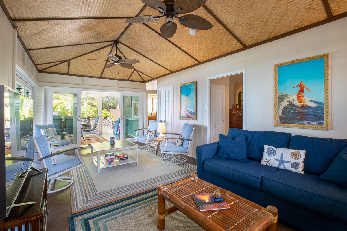 Kailua Kona Vacation Rentals, Honl's Beach Hale (Big Island) - Bright and airy living room