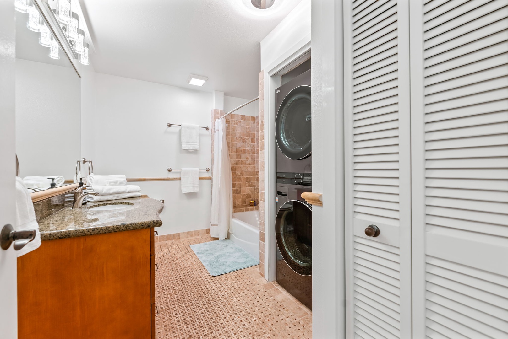 Kapolei Vacation Rentals, Kai Lani Luxury 6D - Convenient in-unit laundry room with washer and dryer, making longer stays more comfortable and convenient.