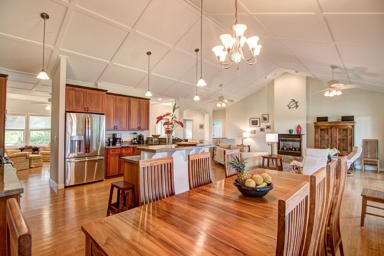 Honokaa Vacation Rentals, Hale Luana (Big Island) - There is also inside dining with room for eight.