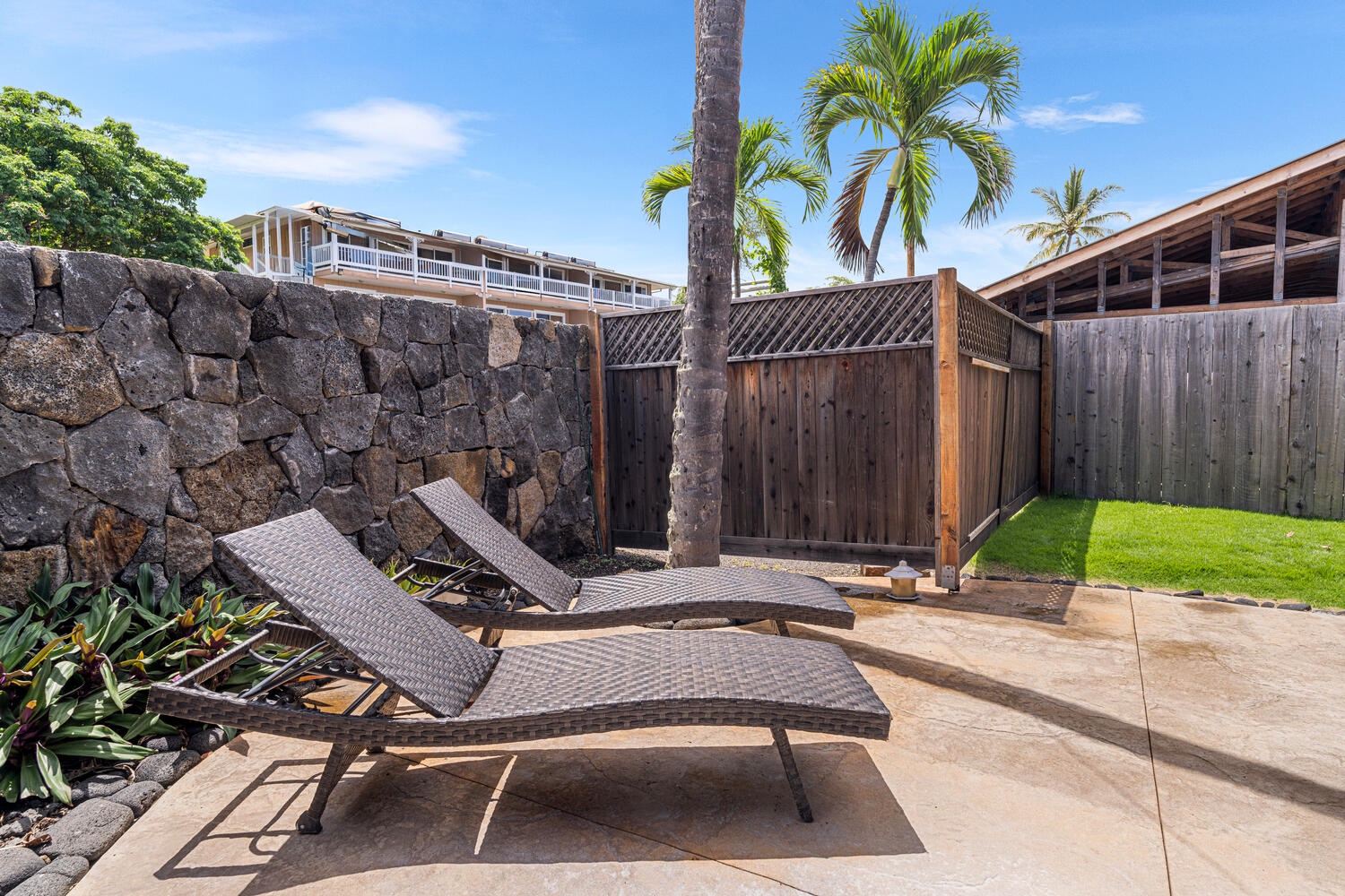 Kailua Kona Vacation Rentals, The Cottage - Relax in the sun or shade on comfortable loungers in a peaceful, secluded setting.