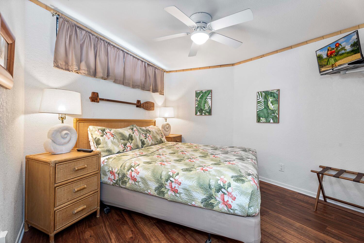 Kailua-Kona Vacation Rentals, Kona Reef B32 - The bedroom offers a King-sized bed, ceiling fan and blackout drapes for privacy.