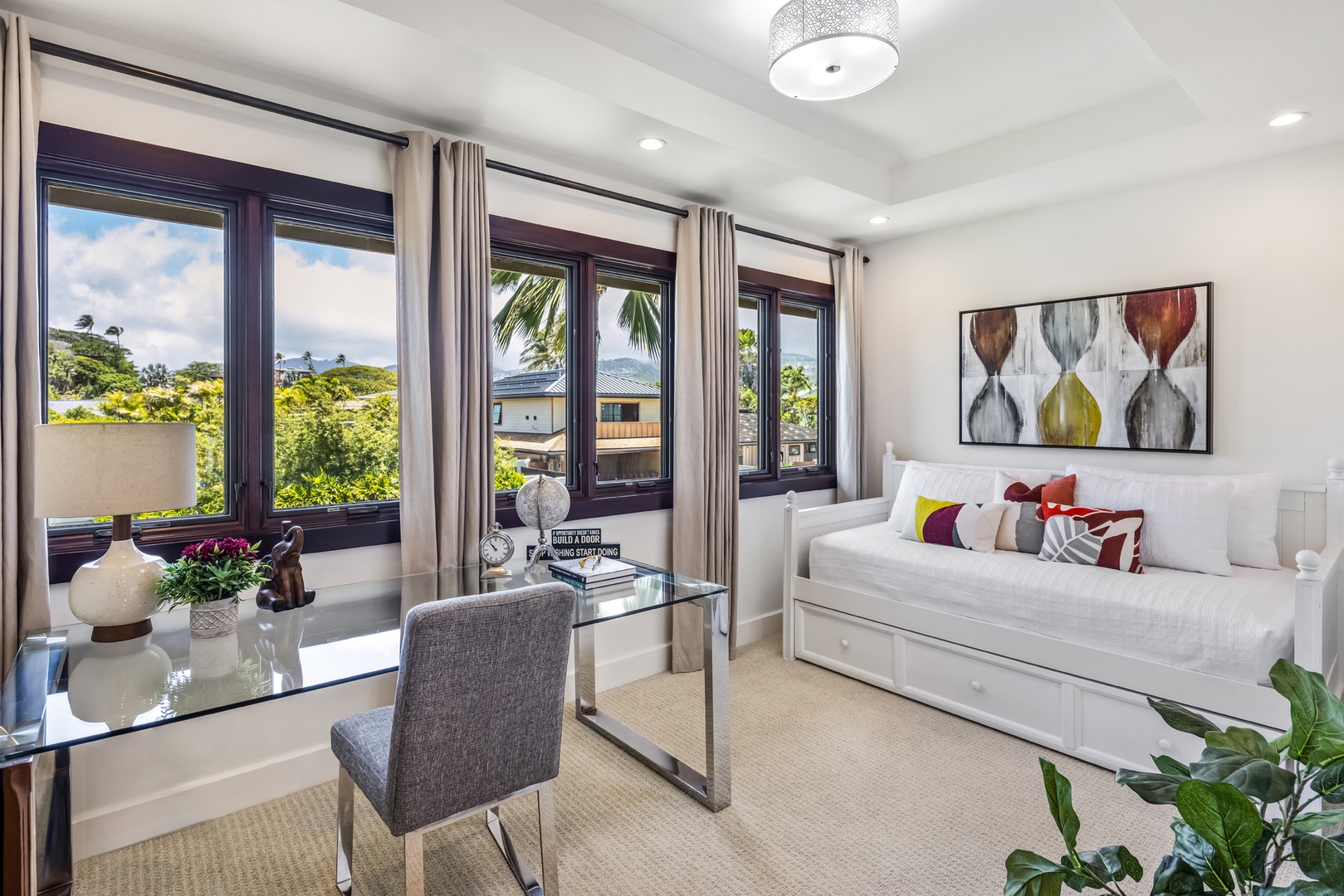 Honolulu Vacation Rentals, Kahala Grand Splendor - The den includes a dedicated work area with WiFi and an office trundle bed that converts into two twin beds.