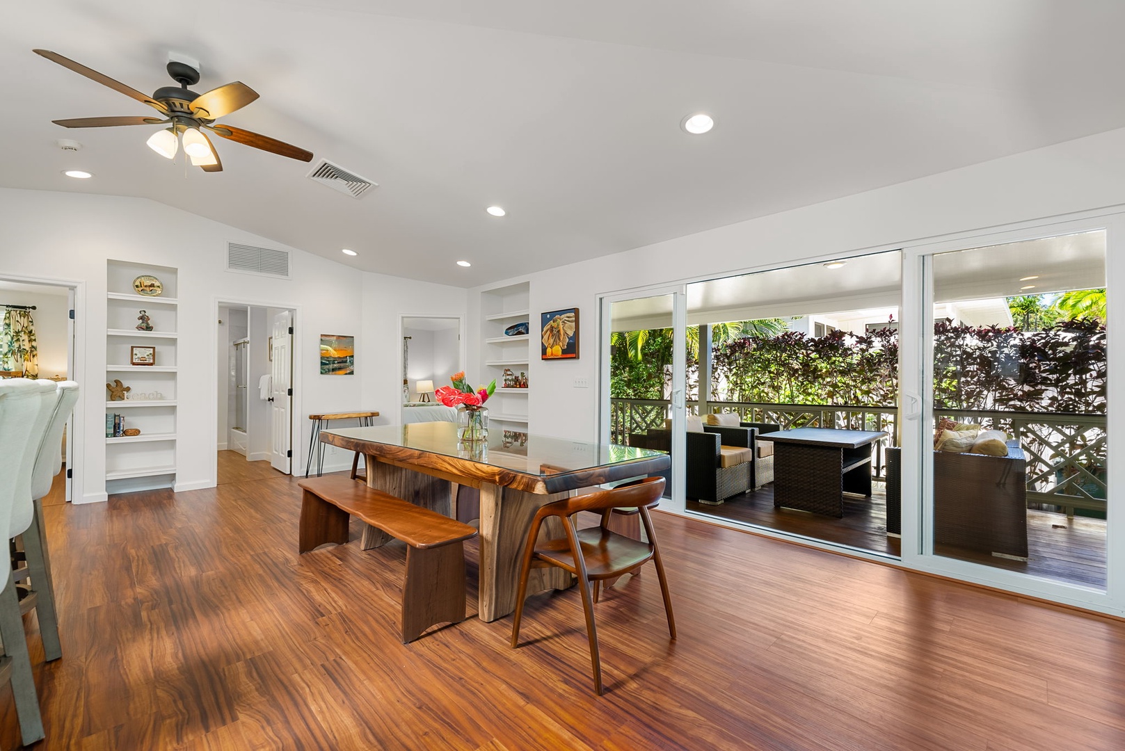 Kailua Vacation Rentals, Nohie Lanikai - The dining area seats six and is perfect for family meals with a view of the lush outdoors.