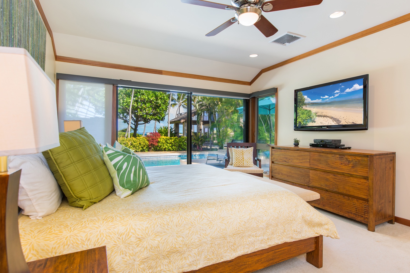 Honolulu Vacation Rentals, Kahala Mini Resort* - Guest house bedroom one