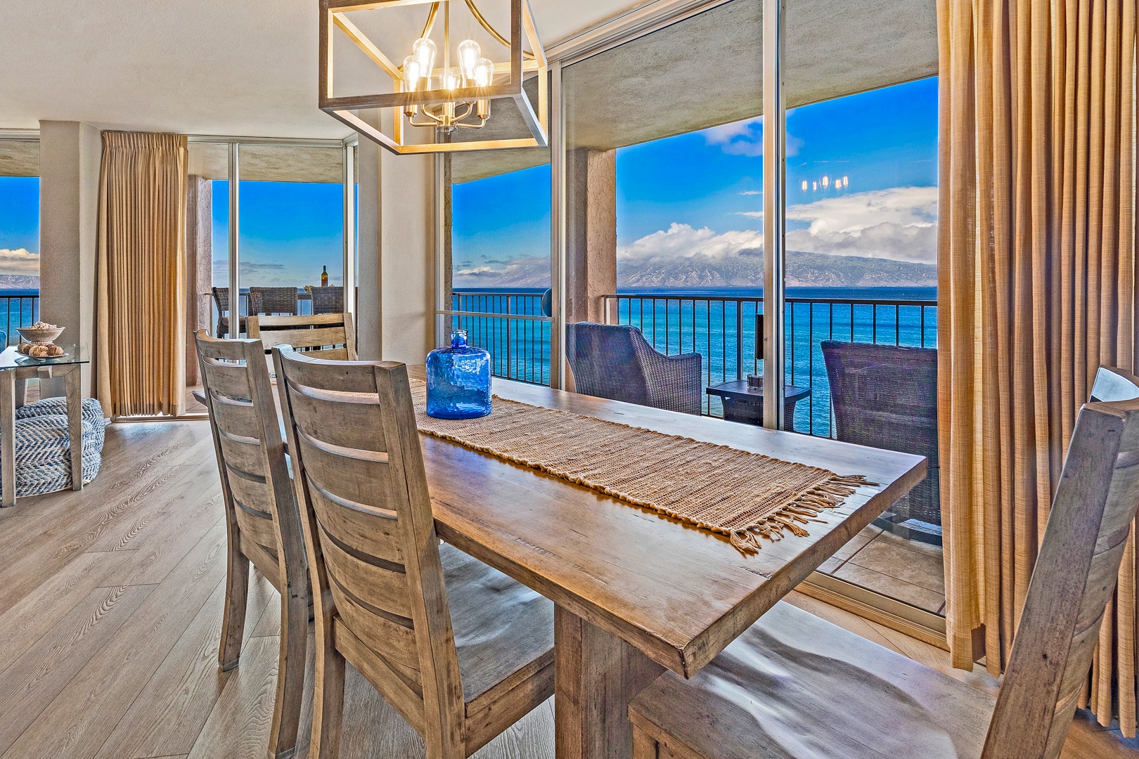 Lahaina Vacation Rentals, Royal Kahana 1010 - Enjoy meals with a stunning ocean backdrop from the dining area, perfect for relaxing and taking in the view.