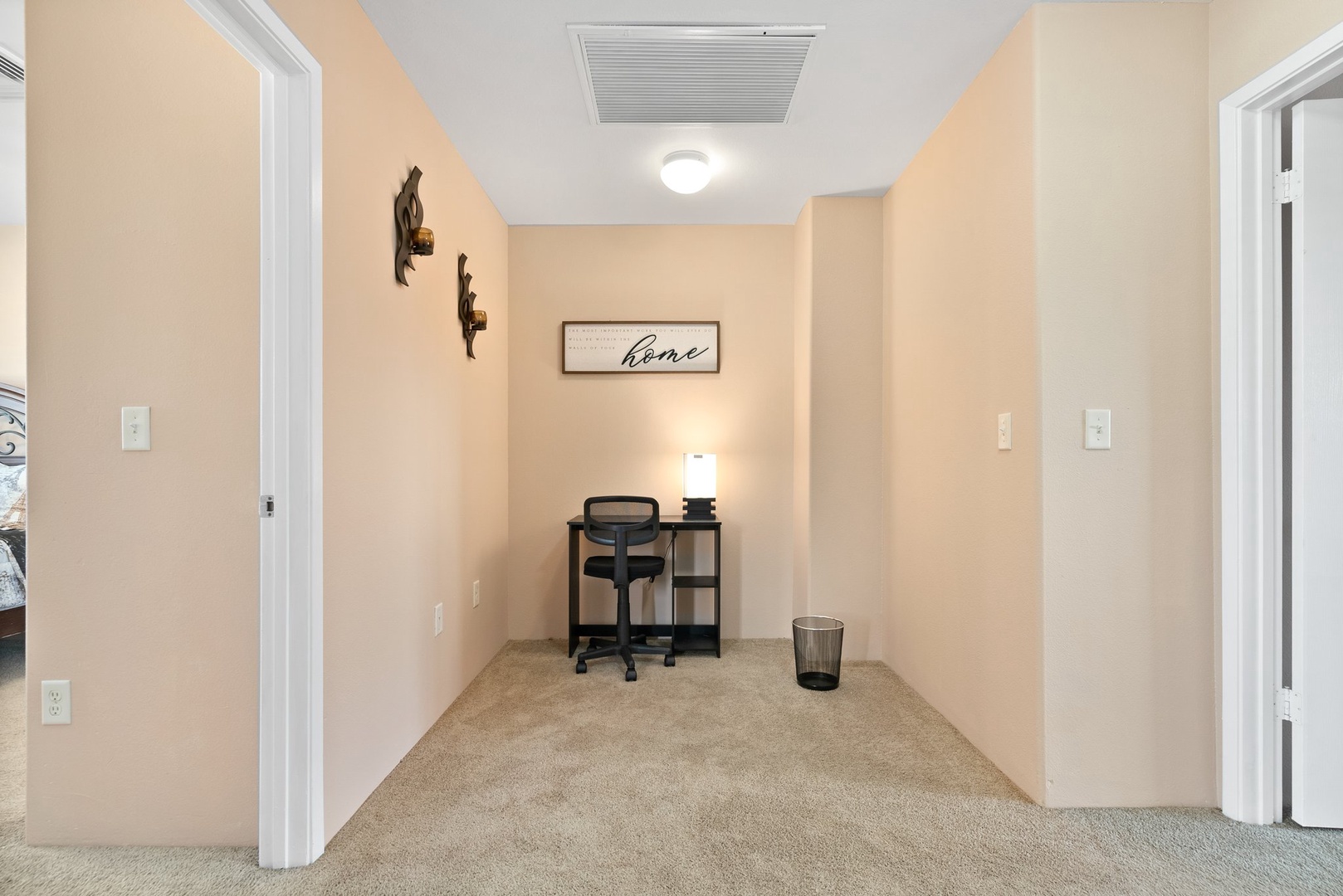 Kapolei Vacation Rentals, Kilipue Retreat - Loft area with desk and strong Wi-Fi—ideal for digital nomads or business travelers.