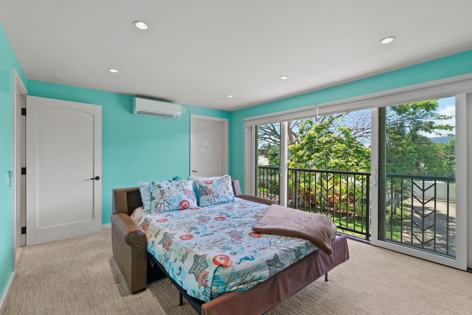 Waialua Vacation Rentals, Waialua Beachfront Getaway - Couch turns into a queen bed