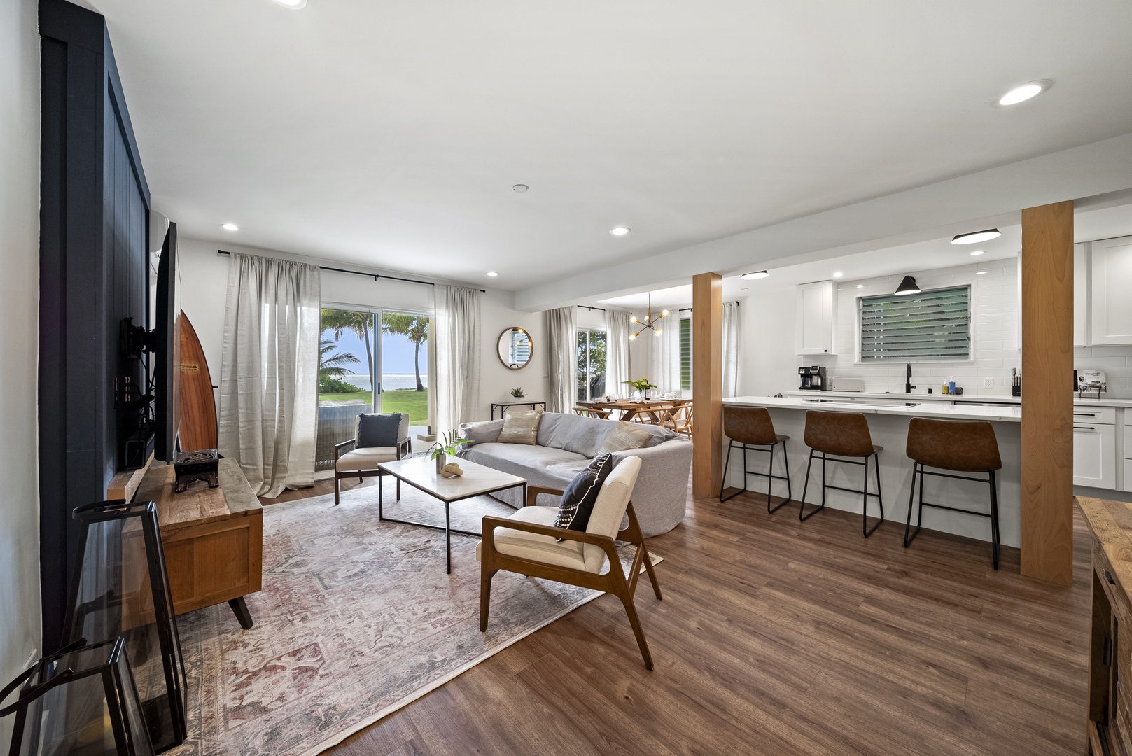 Honolulu Vacation Rentals, Honolulu Beachfront Retreat - Spacious living area with a cozy leather sofa, ideal for gathering after beach days or enjoying a family movie night.