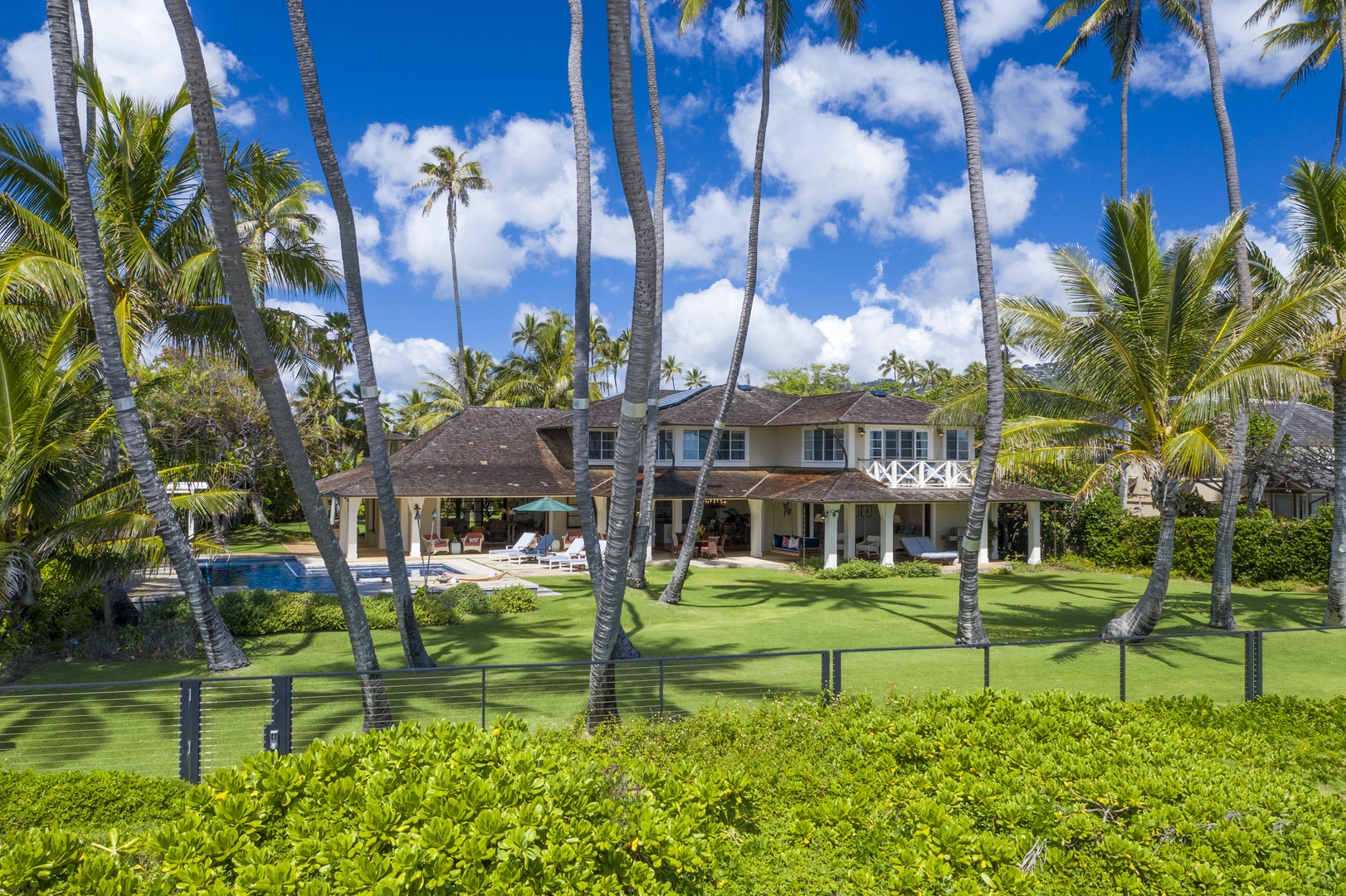 Honolulu Vacation Rentals, Kahala Beachside Estate - Welcome to paradise!