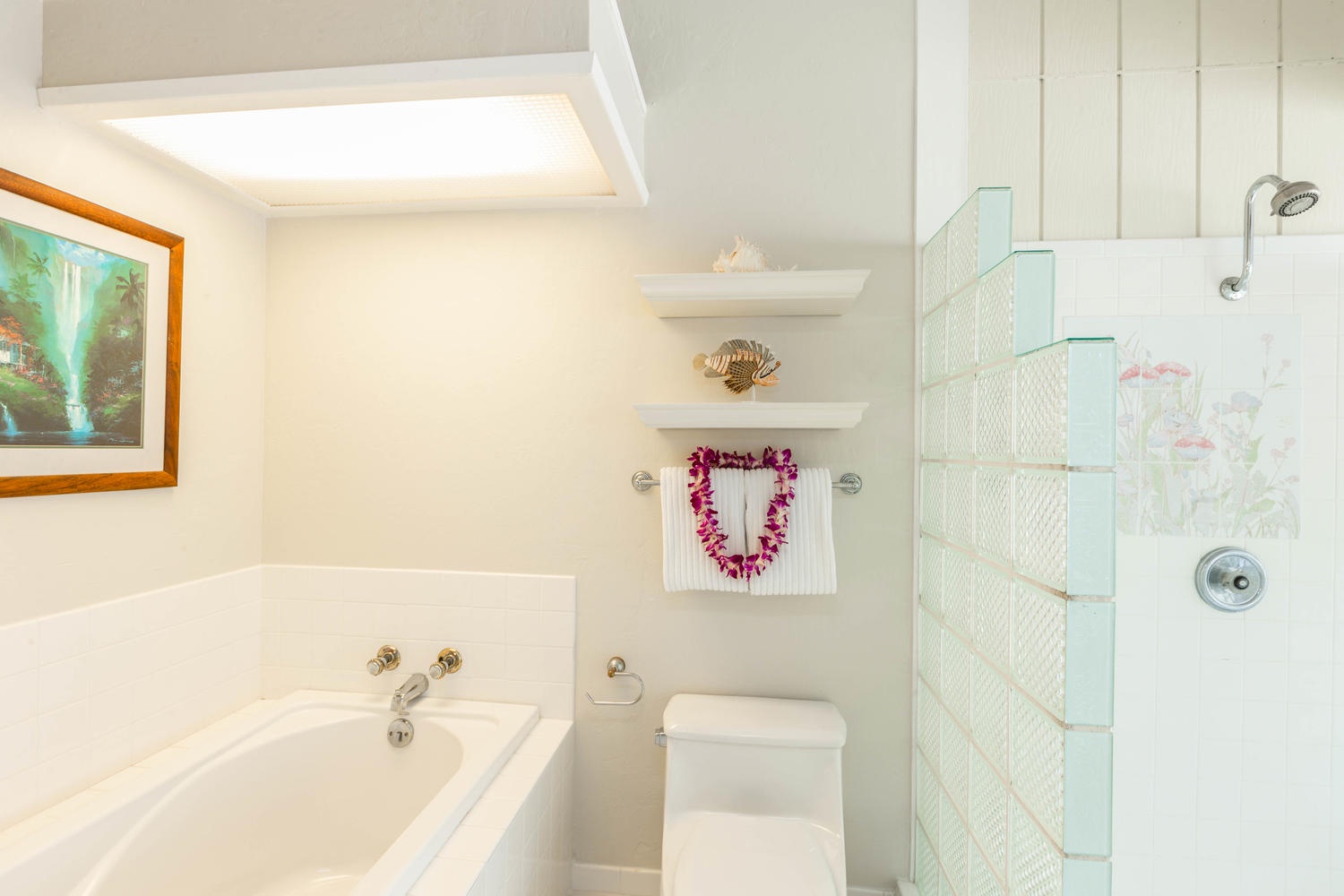 Princeville Vacation Rentals, Mala Hale - Enjoy a soak in the bathtub