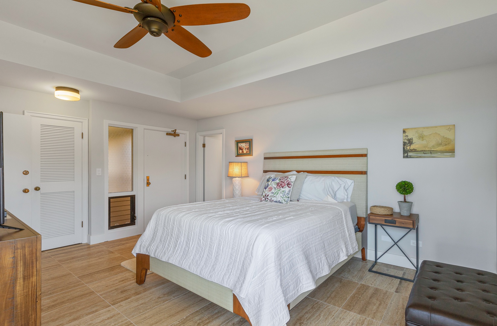 Lahaina Vacation Rentals, Kapalua Ridge 1622 - This serene bedroom offers a comfortable queen bed and peaceful decor, perfect for a restful night's sleep during your getaway