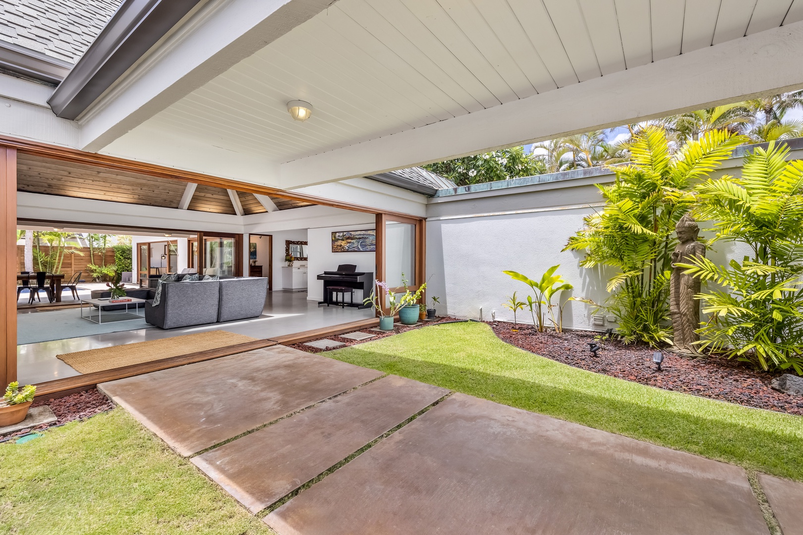 Kailua Vacation Rentals, Lokomaika'i Kailua - Pathway to your haven!