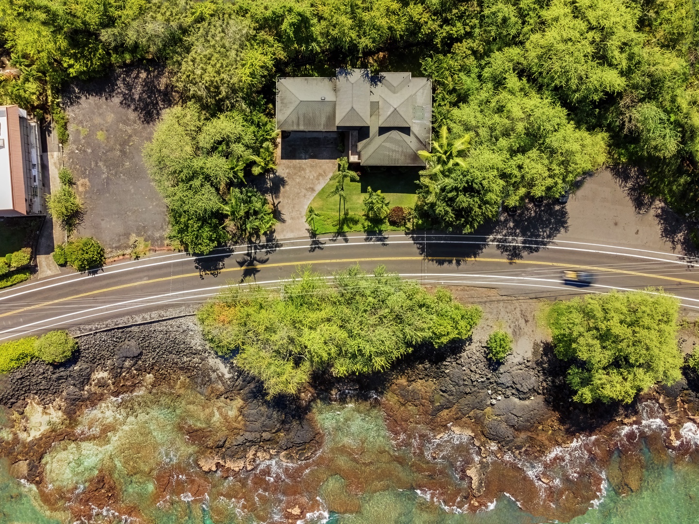 Kailua Kona Vacation Rentals, Lymans Bay Hale - Aerial view showing the distance from Lymans beach!