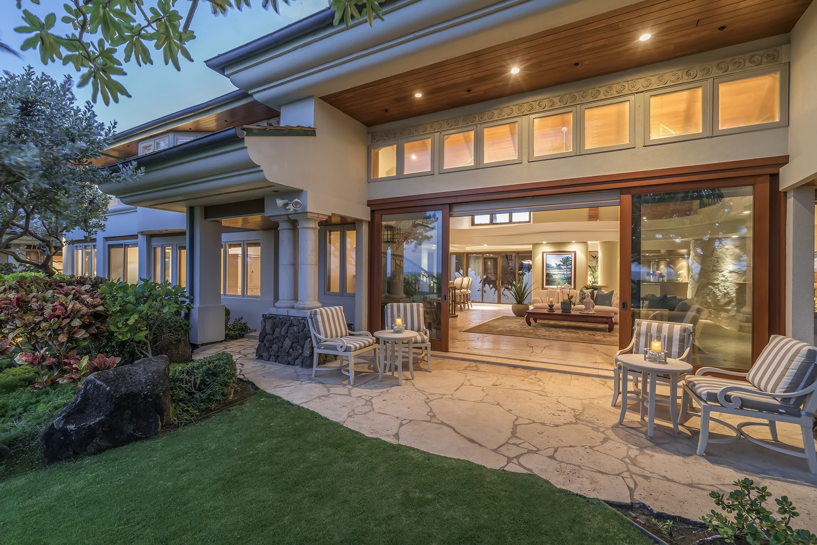Kailua Vacation Rentals, Kailua's Kai Moena Estate - Oceanside main house living room access