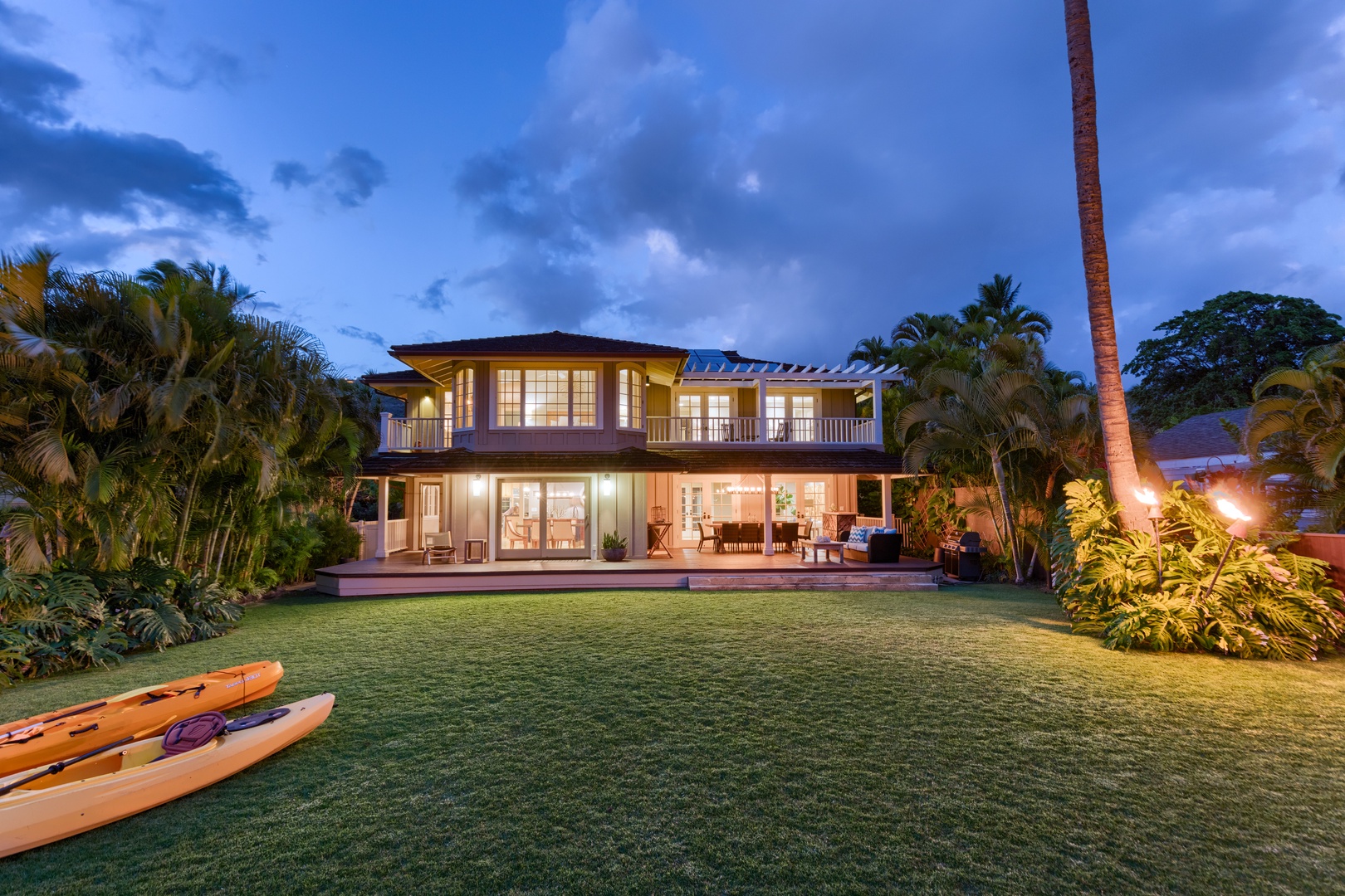 Honolulu Vacation Rentals, Moana Lani - View of the home at night