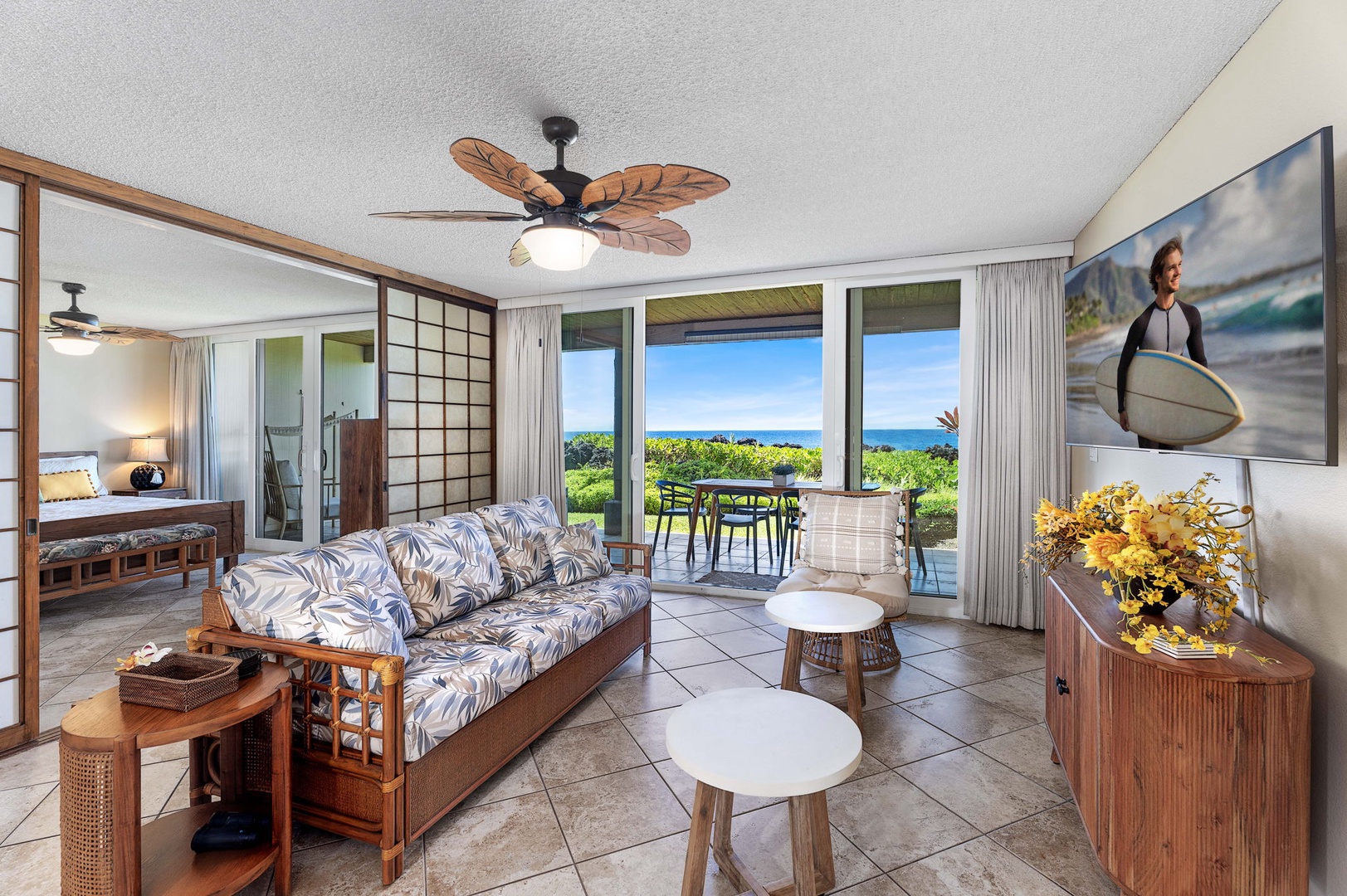 Kailua Kona Vacation Rentals, Keauhou Kona Surf & Racquet 1104 - Feel the Hawaiian breeze right at the living area.