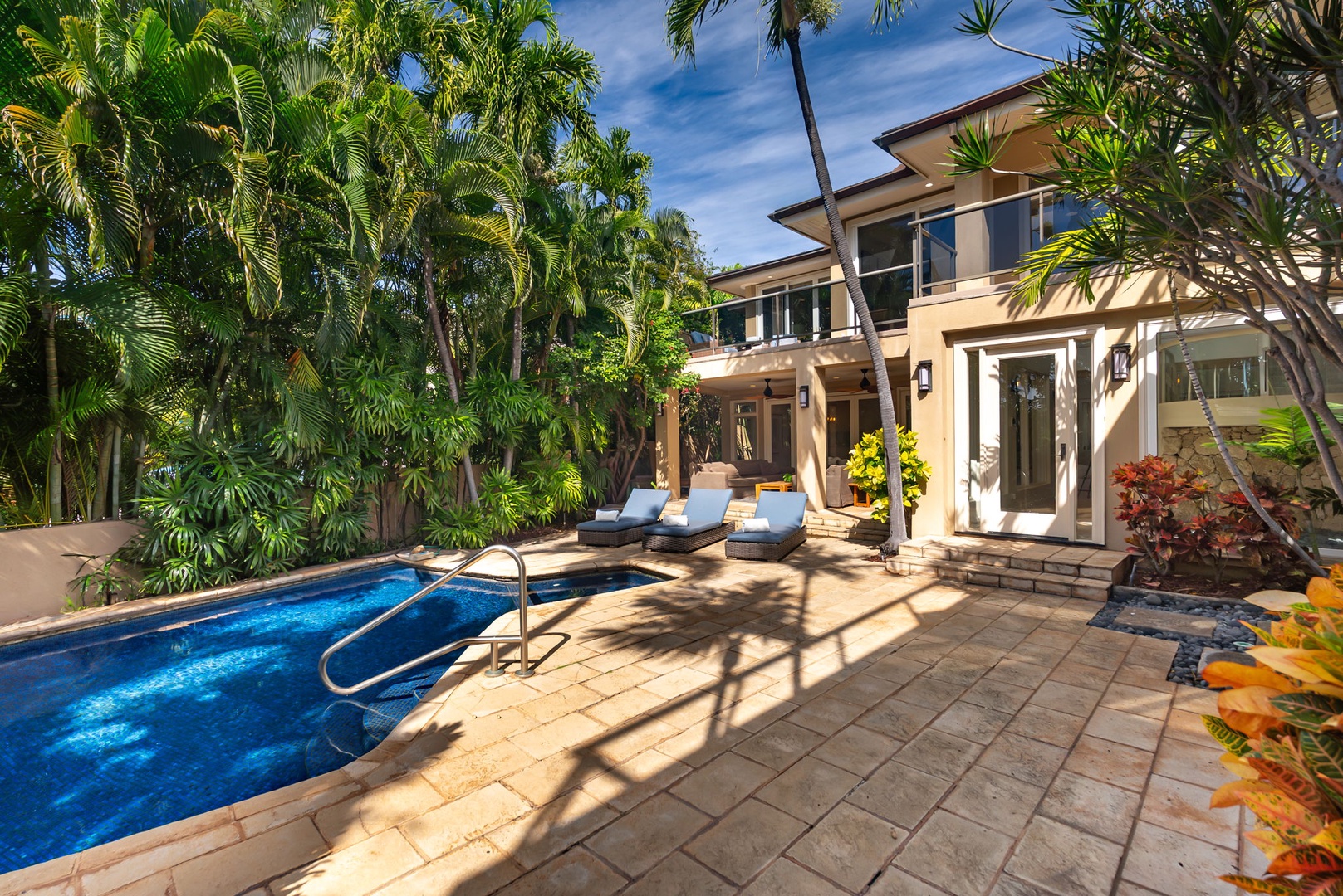 Honolulu Vacation Rentals, Diamond Head Luxe - Dive into your private tropical oasis where crystal-clear waters meet lush palm gardens, creating the perfect backdrop for poolside relaxation.