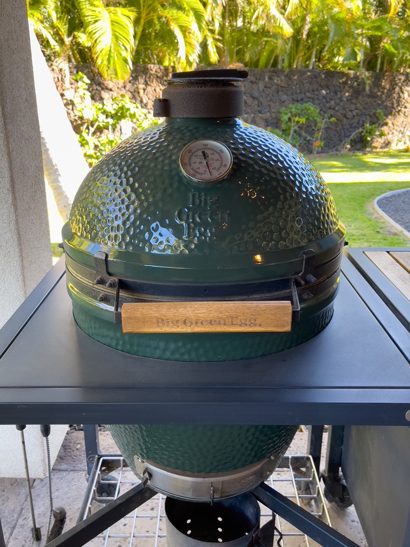 Kamuela Vacation Rentals, Champion Ridge Elegance - Savor smoky island flavors from the Big Green Egg ceramic grill—perfect for slow-smoked meats, seared seafood, or wood-fired pizzas.