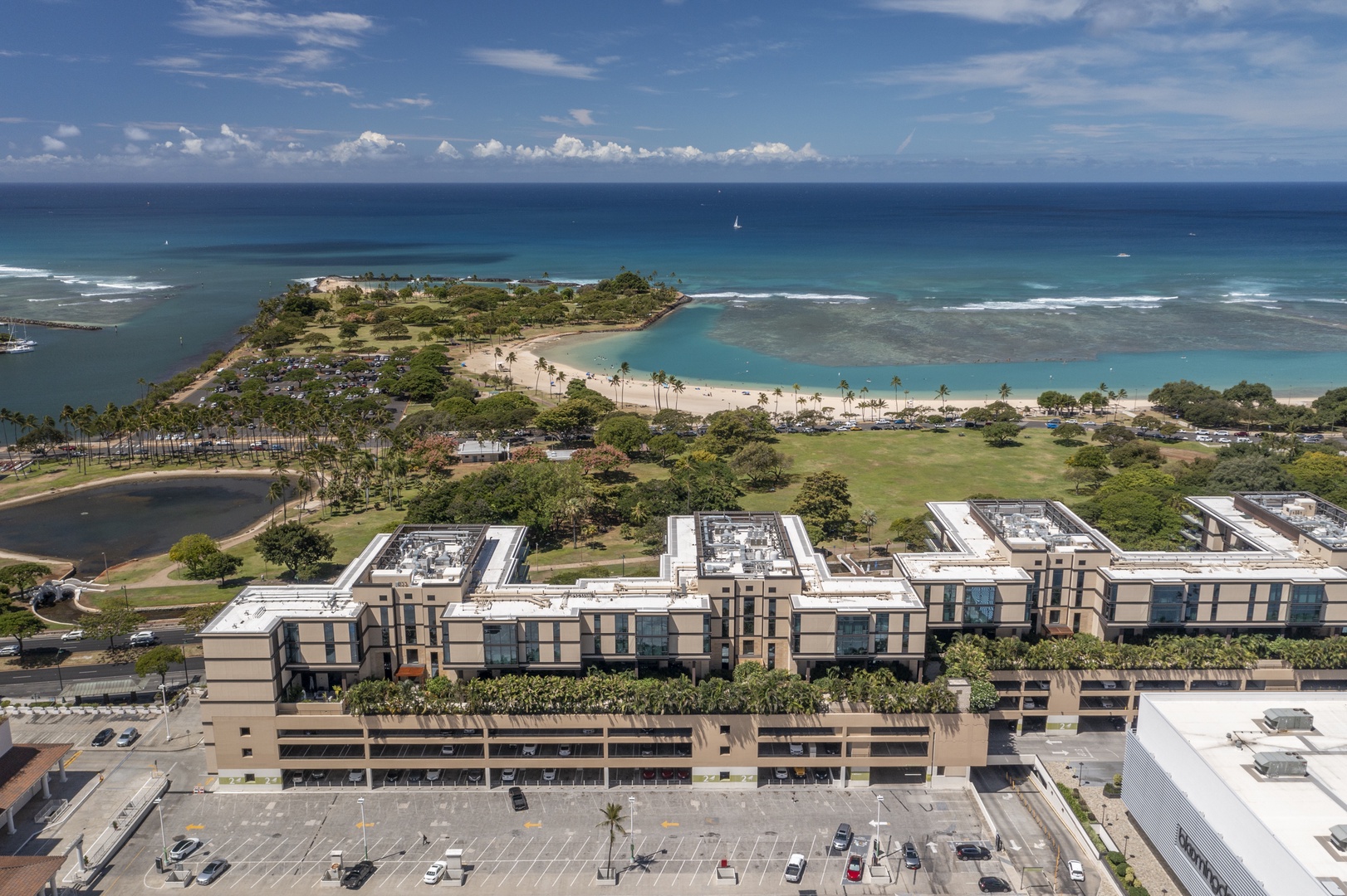 Honolulu Vacation Rentals, Park Lane Sky Resort - Right in the heart of Honolulu, you're bound to experience the trip of a lifetime here