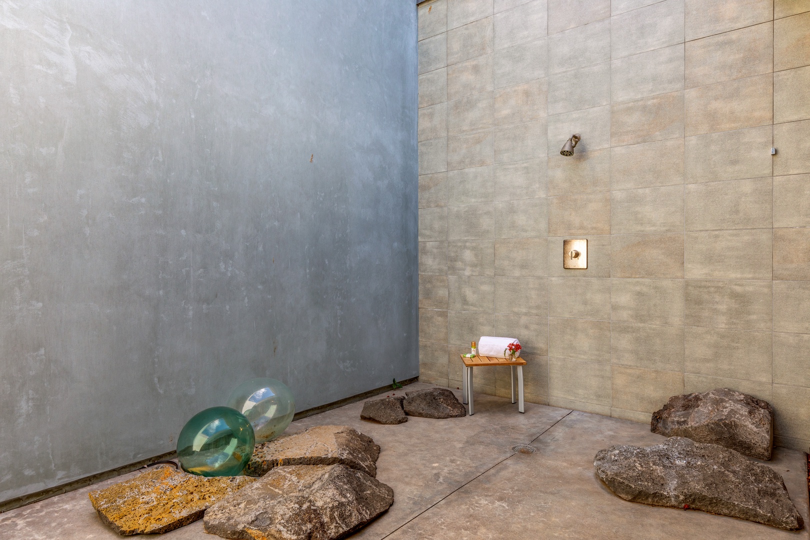Kamuela Vacation Rentals, Mauna Kea Resort Bluffs 22 - The Beach House - An al fresco shower nestled in nature: spa-like serenity meets tropical design.