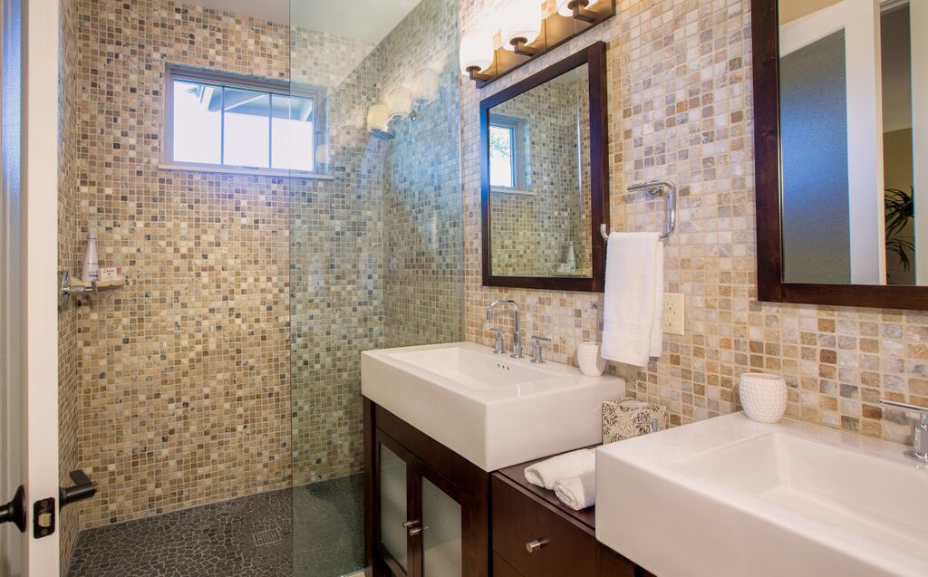Kamuela Vacation Rentals, Mauna Lani KaMilo Home (424) - En suite bathroom for second primary.