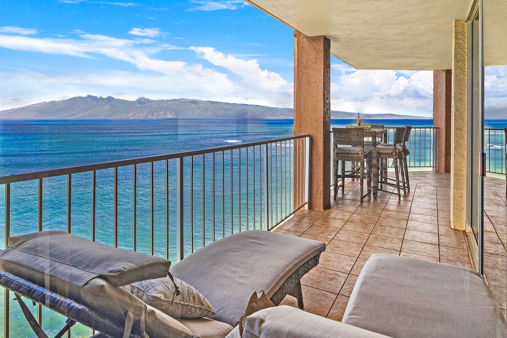 Lahaina Vacation Rentals, Royal Kahana 1010 - Sit back and take in the ocean breeze from this perfect lanai seating spot.