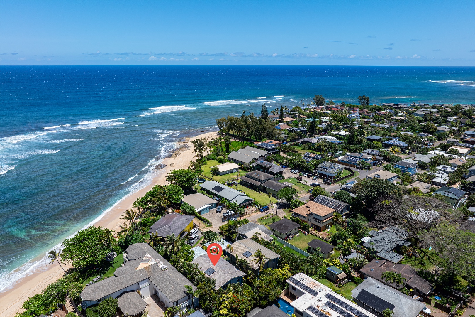 Haleiwa Vacation Rentals, Sunset Beach Hideaway - Experience relaxed beachside living in a peaceful Haleiwa neighborhood near the coast.