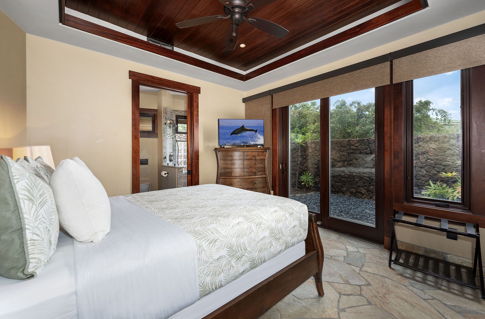 Kamuela Vacation Rentals, Hale Konane - The perfect blend of comfort and island elegance in this well-appointed bedroom.