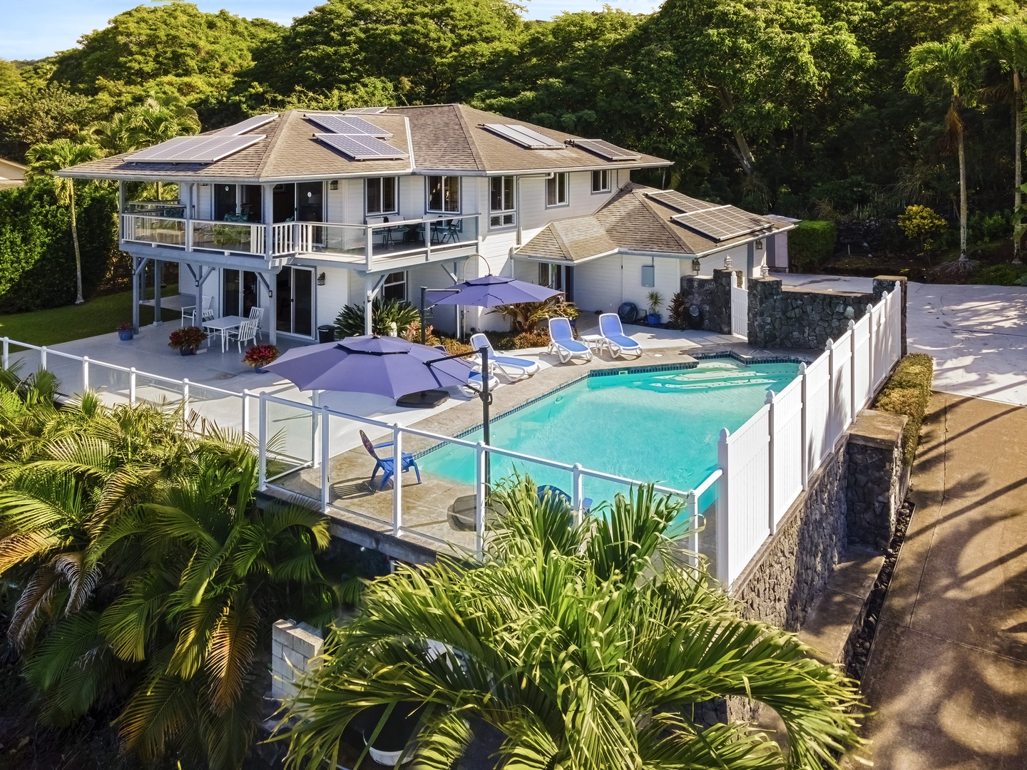 Kailua Kona Vacation Rentals, Honu O Kai (Turtle of the Sea) - Surrounded by lush foliage