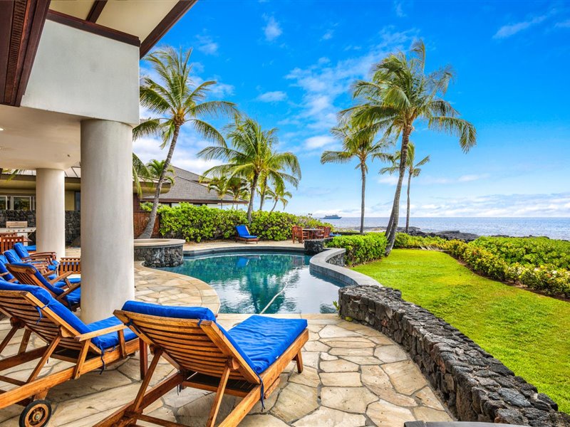 Kailua Kona Vacation Rentals, Blue Water - Watch the breathtaking sunsets right from your Lanai!