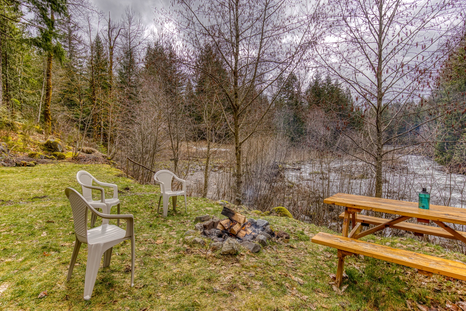 Rhododendron Vacation Rentals, Riverbend Cabin #2 - Sitting area in front of the fire pit is the perfect spot for a pic nic!