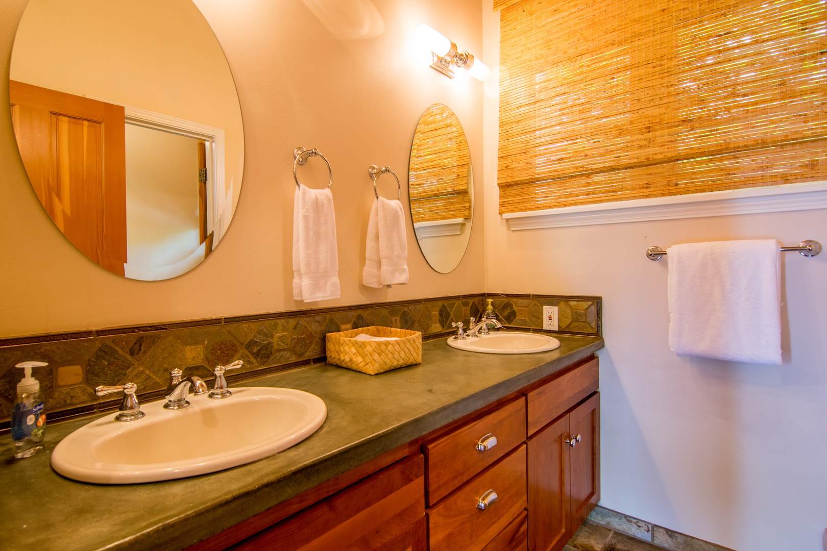 Lahaina Vacation Rentals, Makena Aloha Estate* - Cottage Bathroom