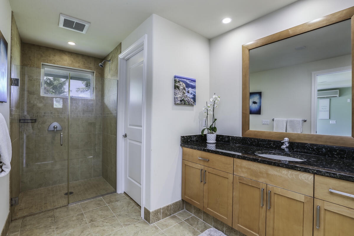 Princeville Vacation Rentals, Ho'onanea - Guest ensuite with walk in shower